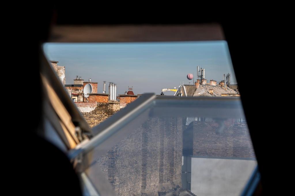 Shared lounge/TV area