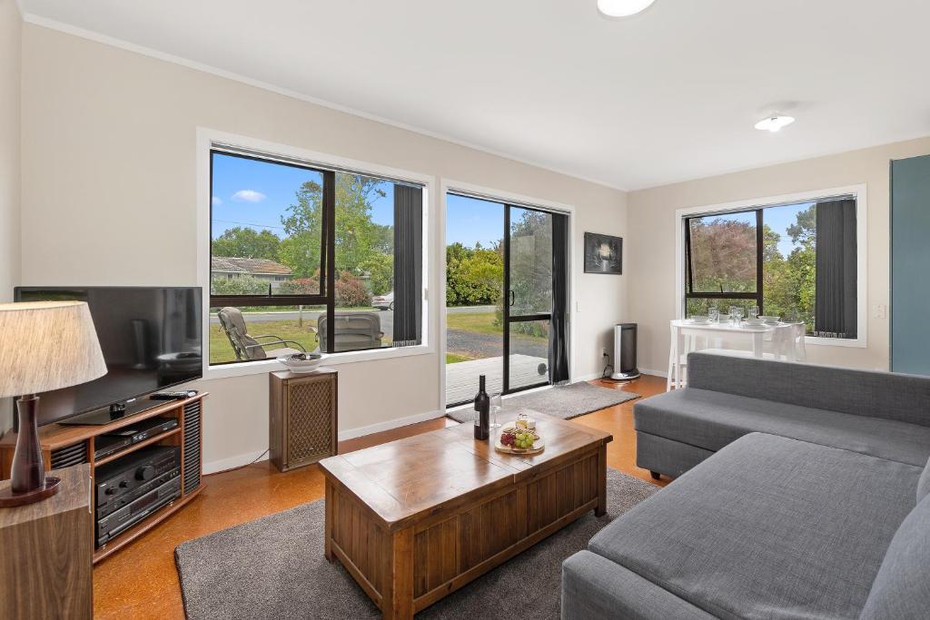 Pipi Cabin - Mangawhai Village Bach, Mangawhai