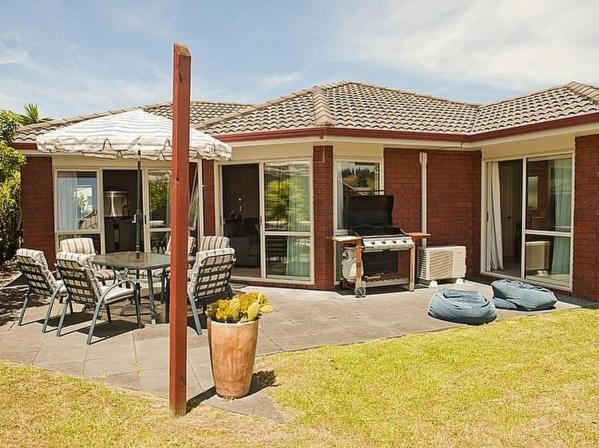 Bliss by the Beach - Whangamata Holiday Home, Whangamata