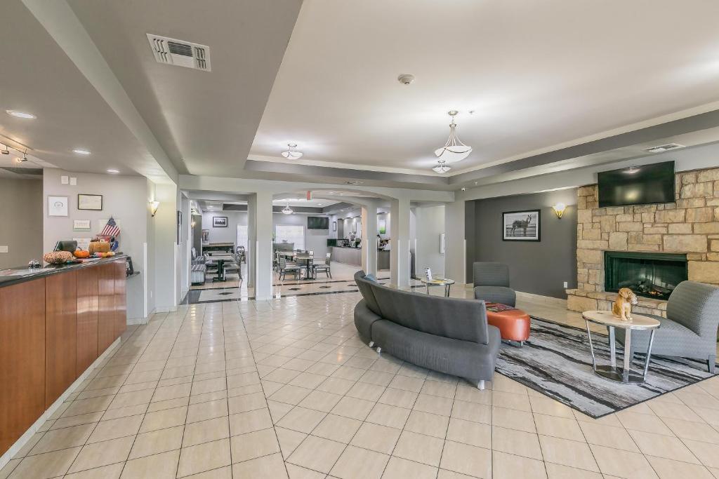 La Quinta Inn & Suites by Wyndham Granbury photo