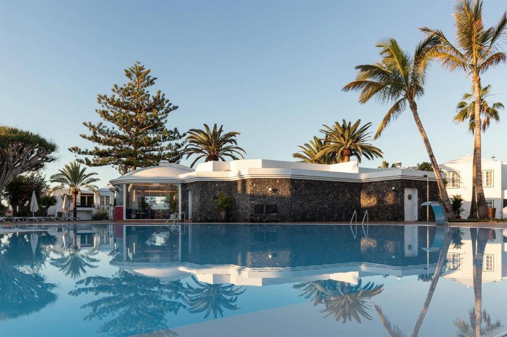 Barcarola Club — Swimming pool in Puerto del Carmen, Canary Islands