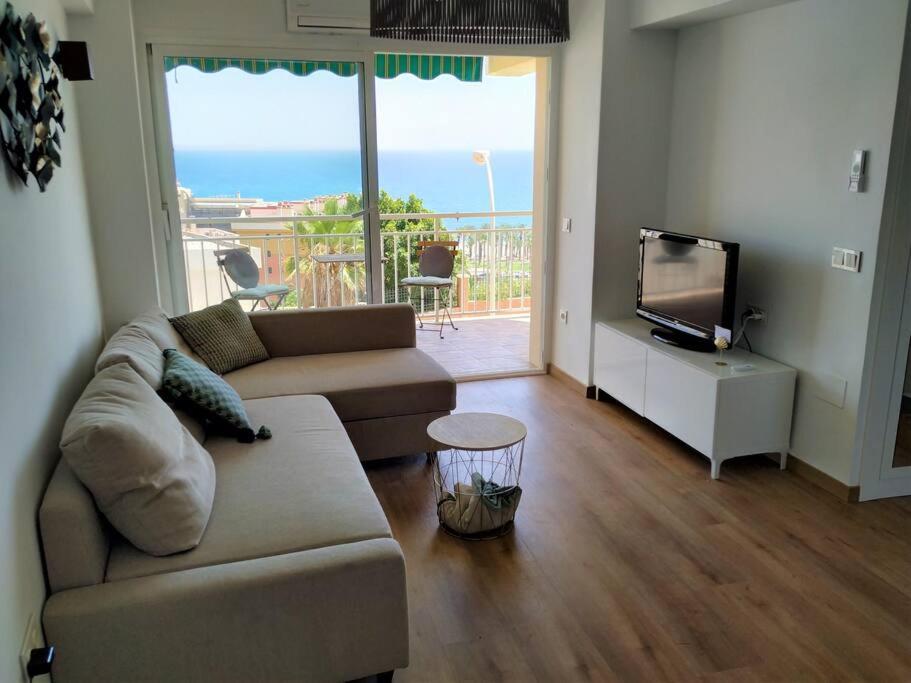 Mercedes Torremolinos Central 2 Bedroom, Sea Views - 2