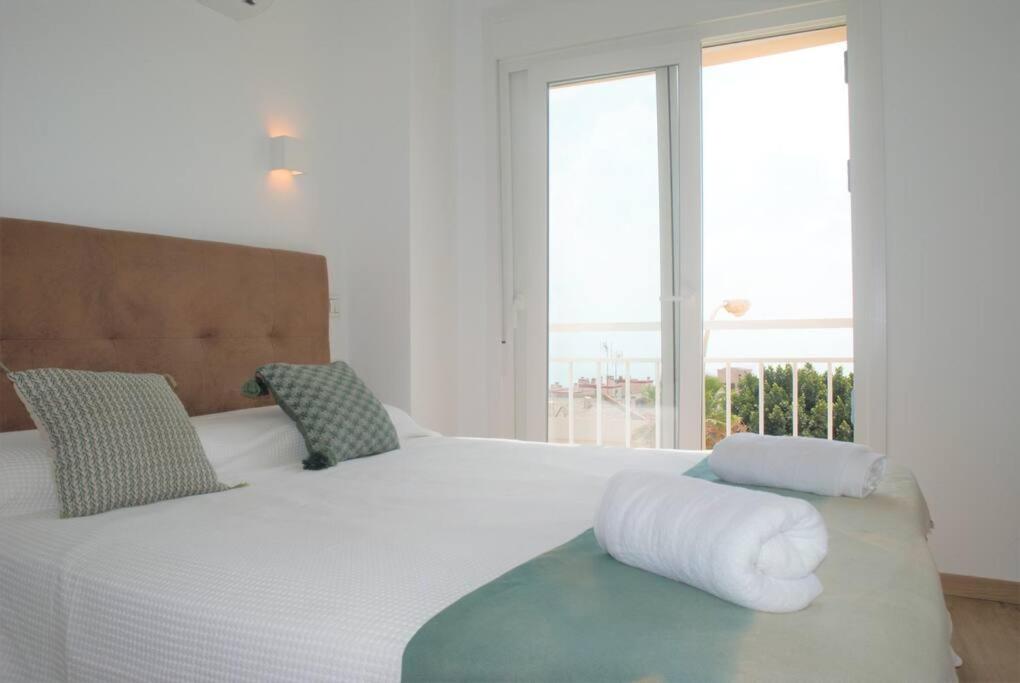 Mercedes Torremolinos Central 2 Bedroom, Sea Views - 4