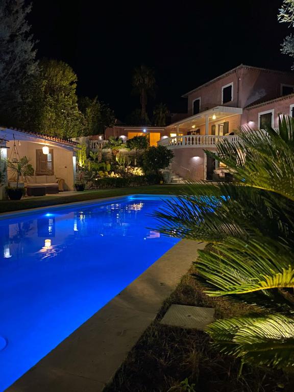 La Dolce Villa 11 sleeps Pool & Landscaped Garden - 3