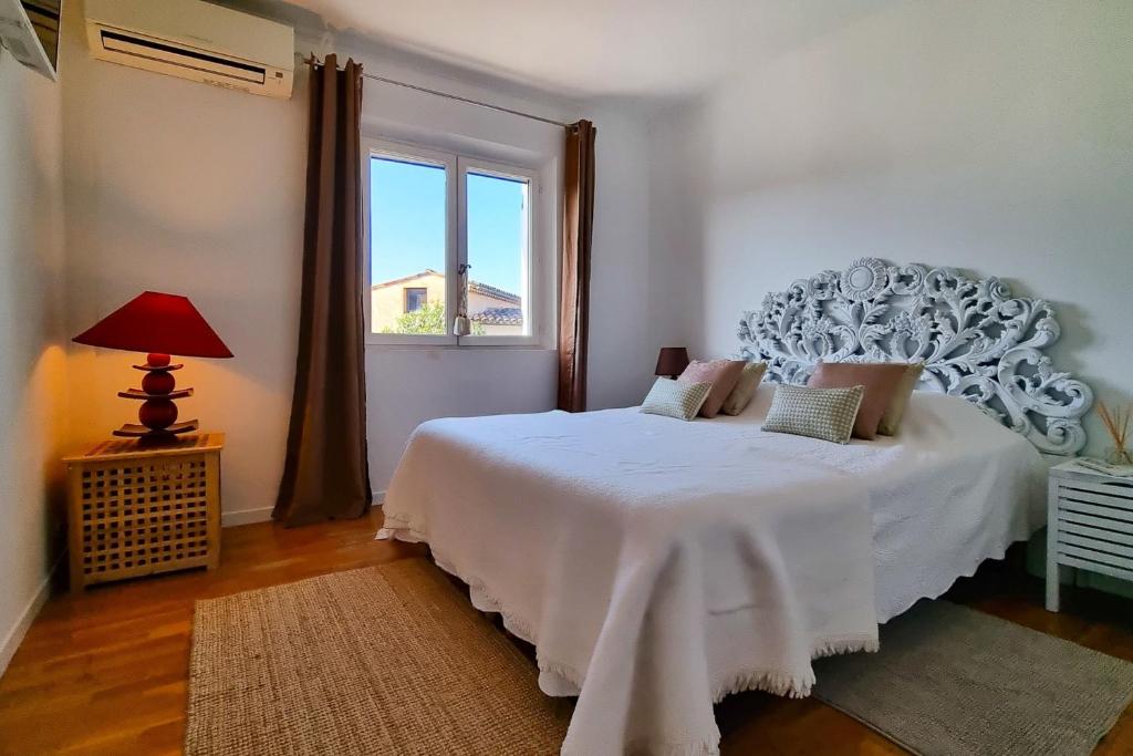 La Dolce Villa 11 sleeps Pool & Landscaped Garden - 4