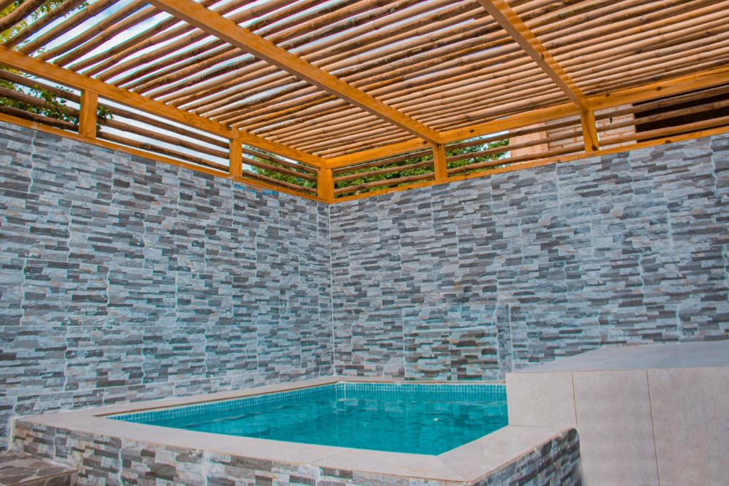 D' Yoko Village's, Pedernales