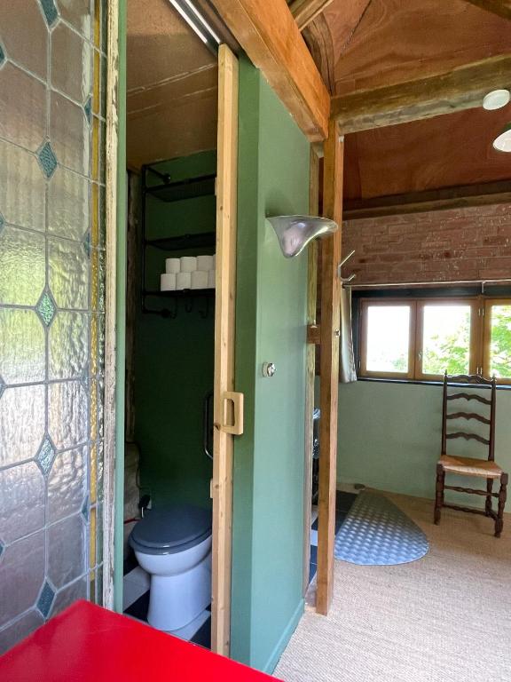 Jolie cabane avec jacuzzi pour les amoureux de la nature - 5