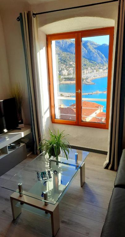 MENTON, centre historique, vue mer - 5