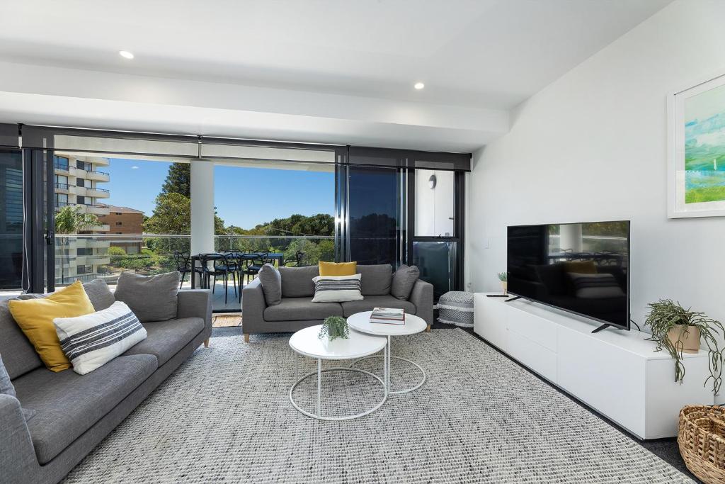 The Cove 303, Forster