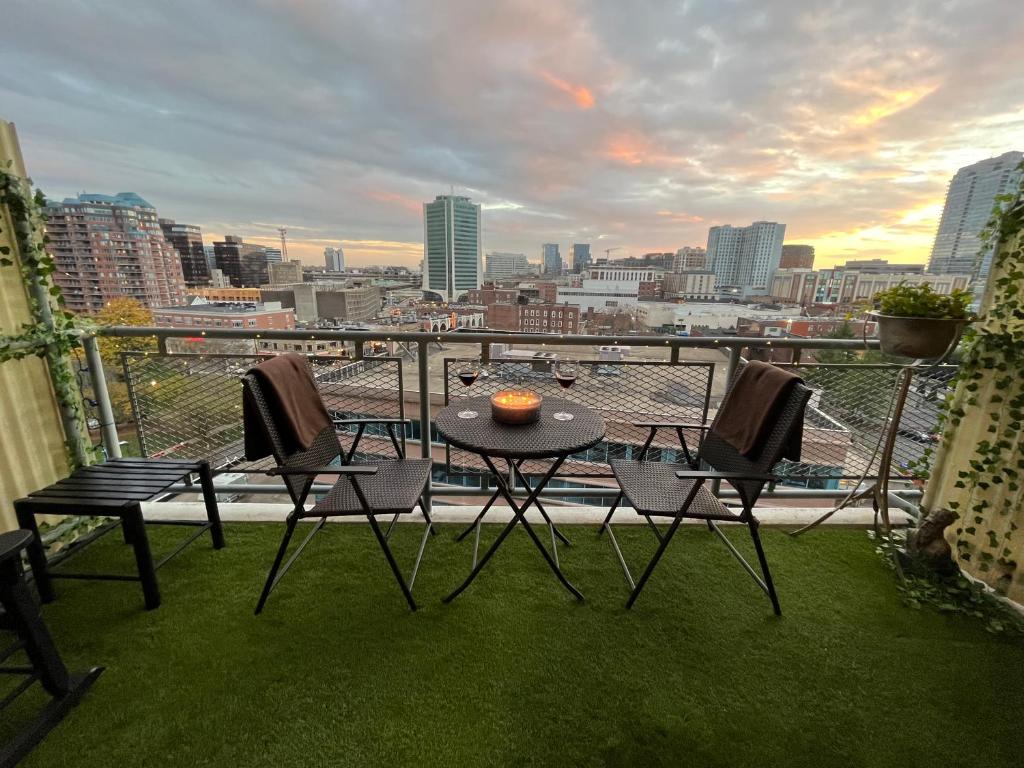 Sugar Shack Studio Downtown Skyline Views