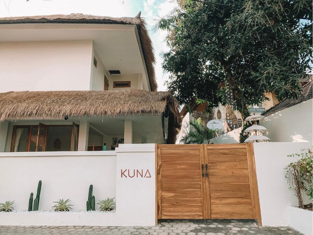 Kuna Bali photo