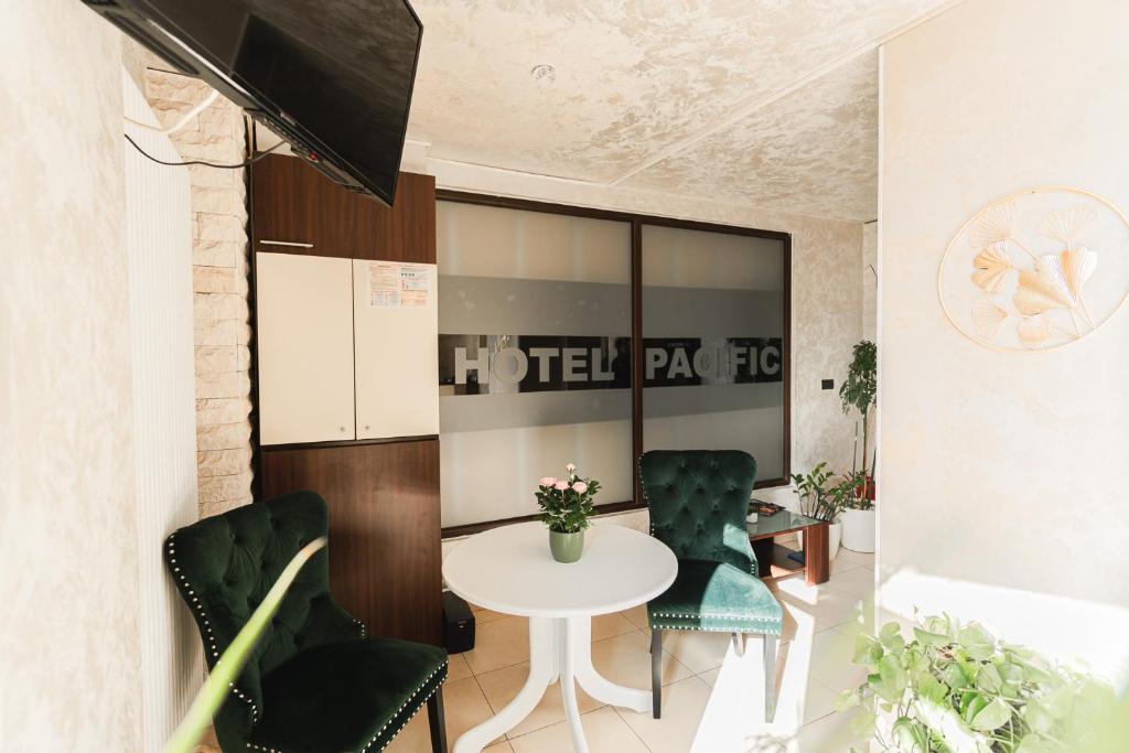 Hotel Pacific photo