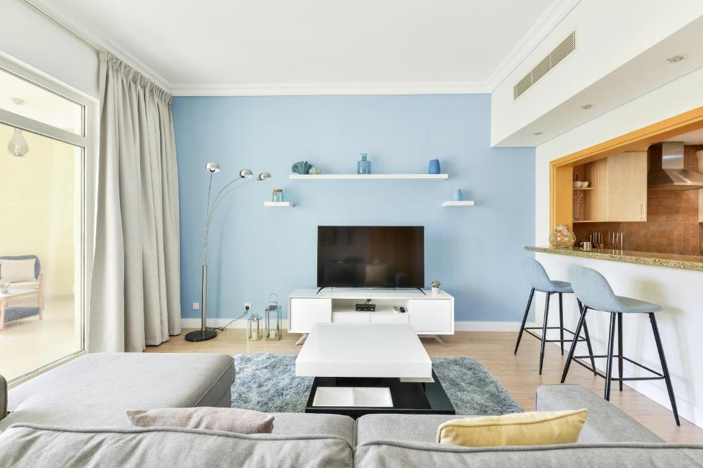 Luxury Palm Jumeirah I Free 5 Star Beach Resorts Access, Dubai