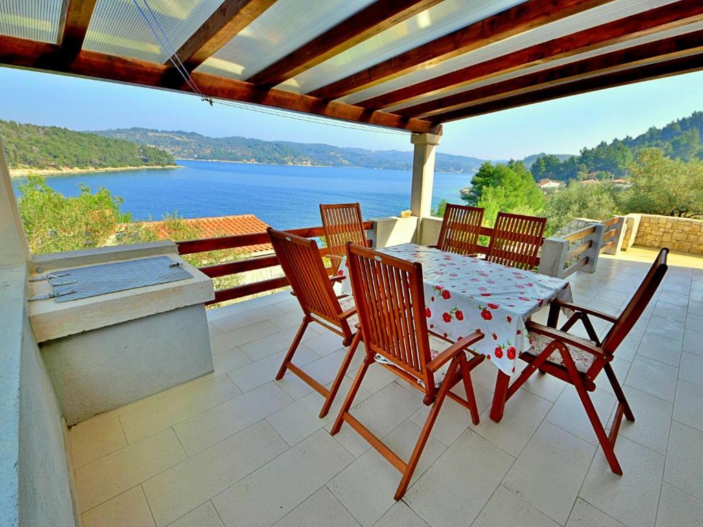 Holiday Home Flora by Interhome — Hotel in Vela Luka