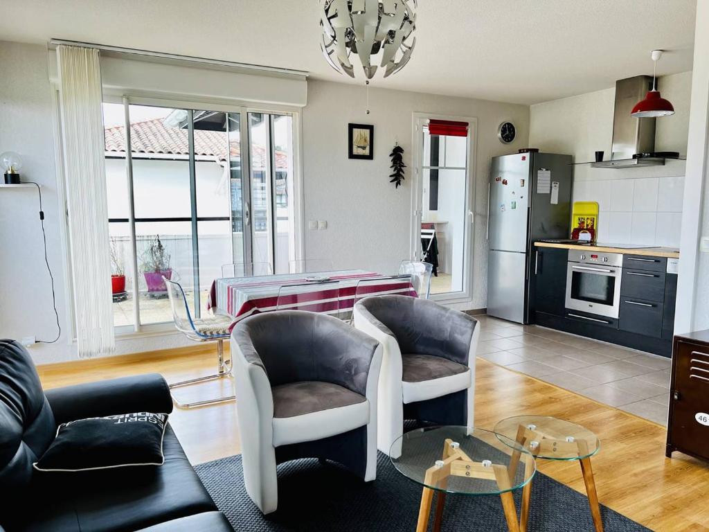Confortable T2 à Cambo-Les-Bains avec Terrasse et Parking - 2