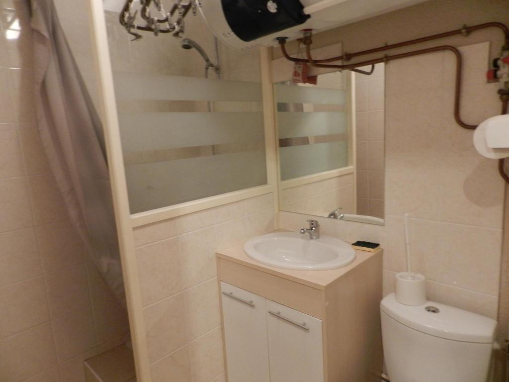Location 7 Laux - 5 pers, 24m², 400m pistes, balcon, ski aux pieds, parking gratuit - 5