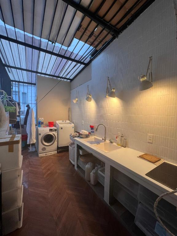 Bathroom, Meow Hotel and Cafe in Ho Chi Minh City