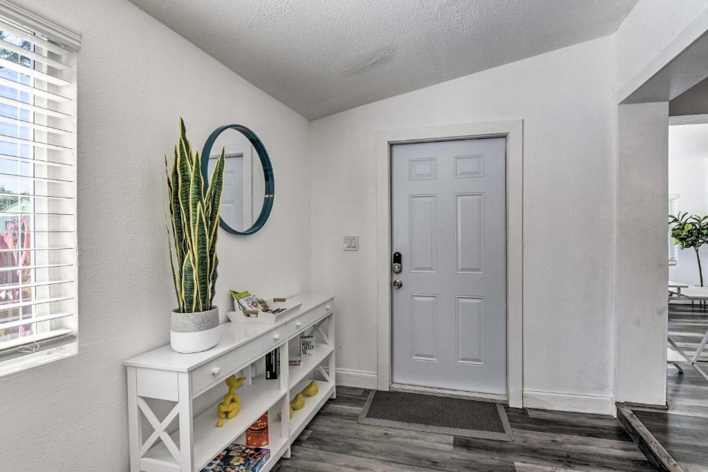 Ideally Located Miami Retreat 6 Mi to Beach! photo