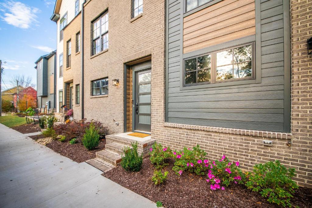 2 Bedroom Retreat: Walk to Downtown Greenville