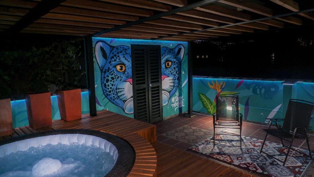 Local Gem wtih terrace, Near Provenza - 4