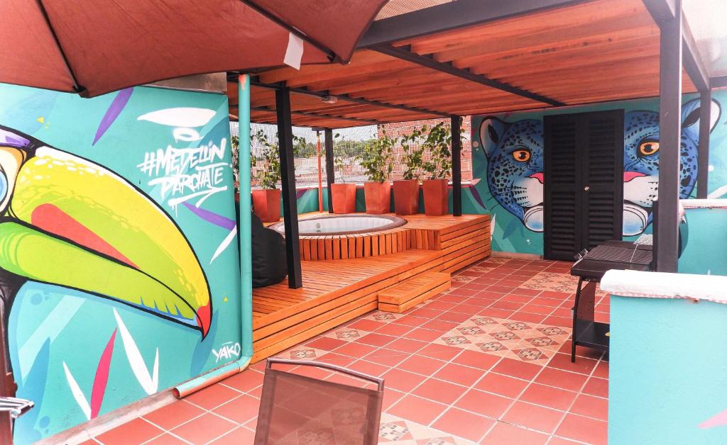 Local Gem wtih terrace, Near Provenza, Medellín