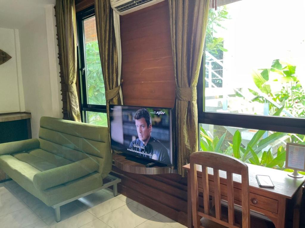 Shared lounge/TV area