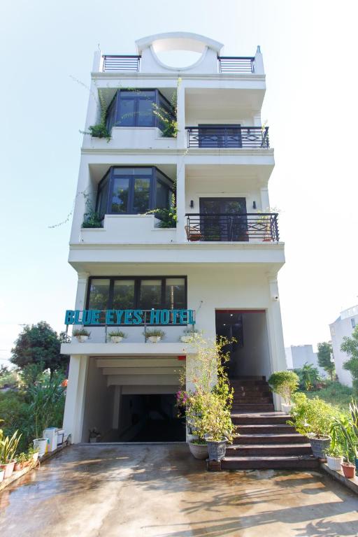 BLUE EYES HOTEL