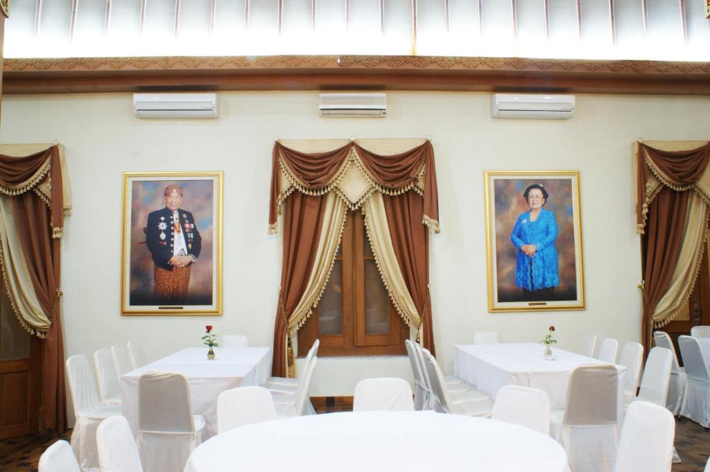 Banquet hall