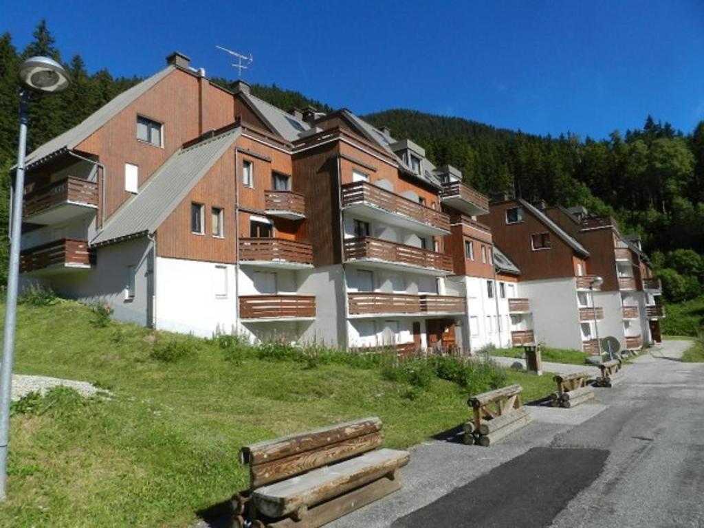Appartement cosy au pied des pistes avec balcon, ascenseur, casier à skis et parking gratuit - 3