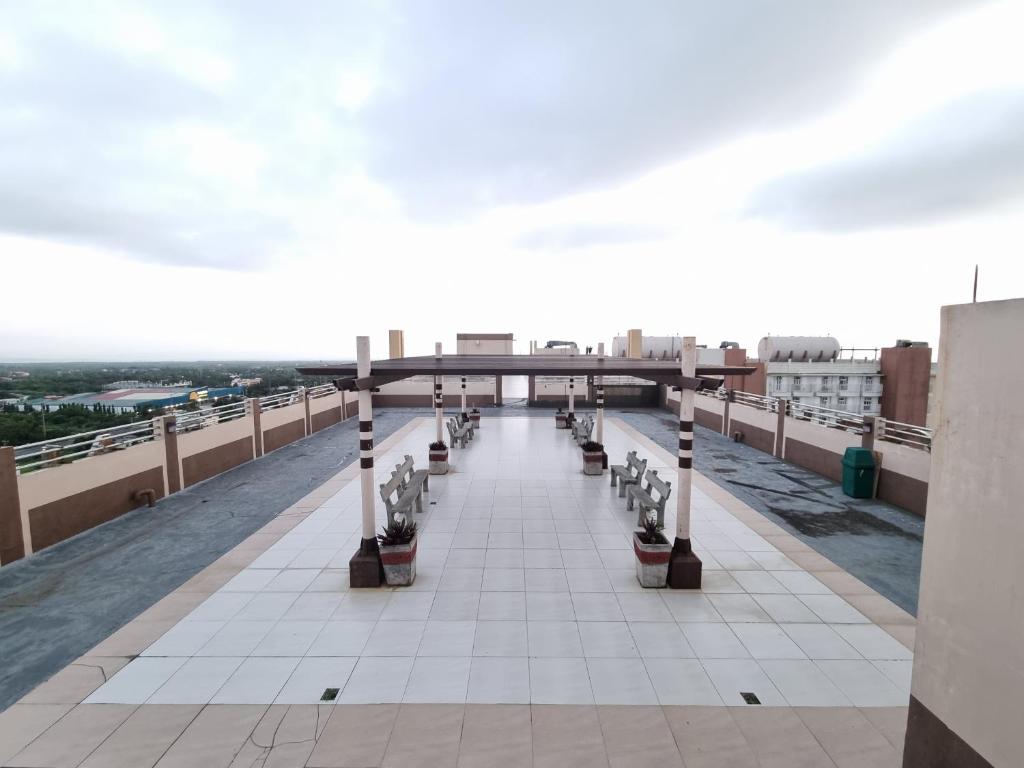 4 pax Tagaytay Prime Staycation WIFI NETFLIX and light cooking FREE VIEWDECK photo
