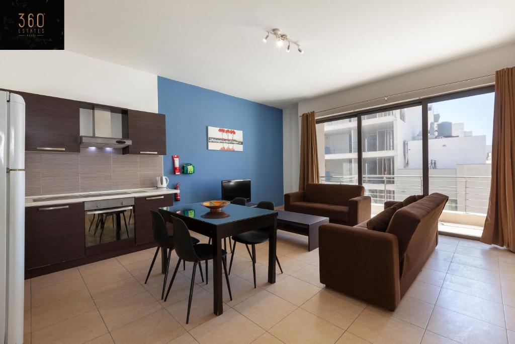 Spacious PV Apt close to clubs & schools with WIFI by 360 Estates, Paceville