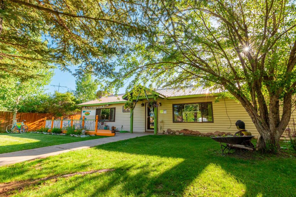 The Wanderlust Hostel — Hotel in Gunnison (CO)