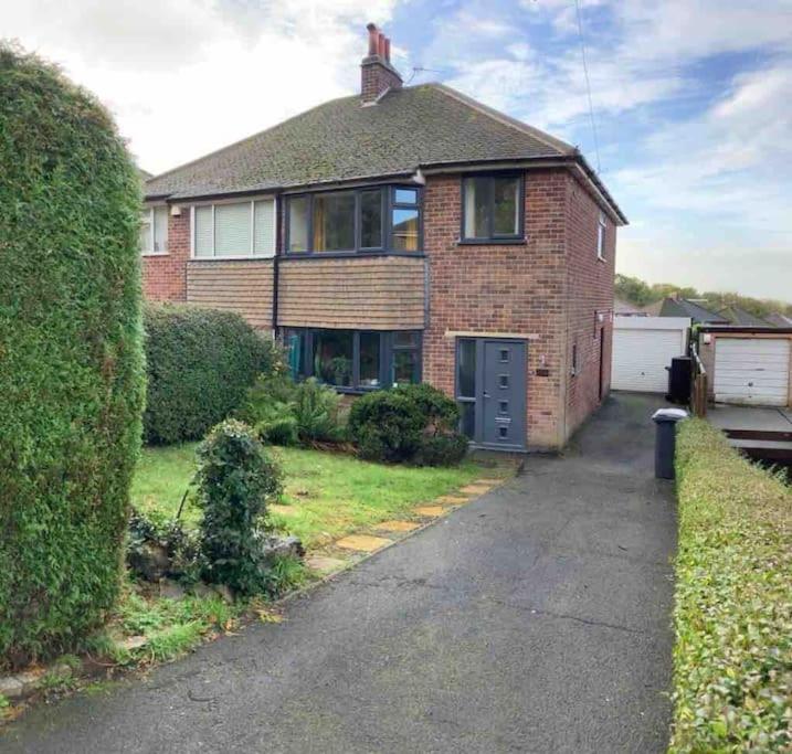 The Woods on the Hill - Parking, Log Fire, Garden