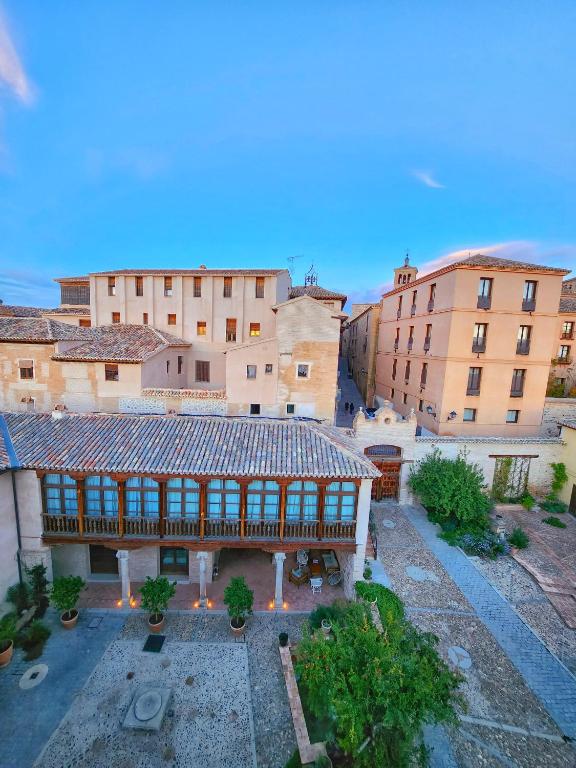 Casa del Armiño - Historic Boutique Hotel in Toledo Old Town - 2