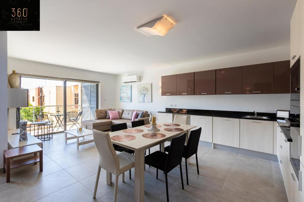 High-End central APT with comfy BEDS & Super WIFI by 360 Estates, San Ġwann