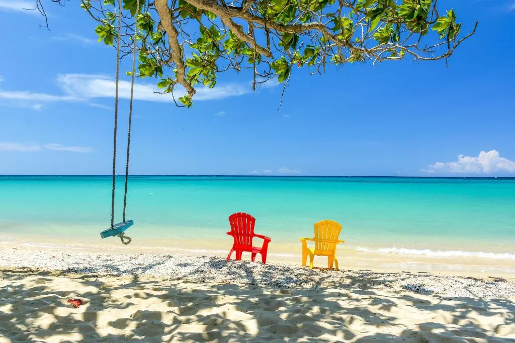 Sand and Tan Beach Hotel, Hotel in Ocho Rios