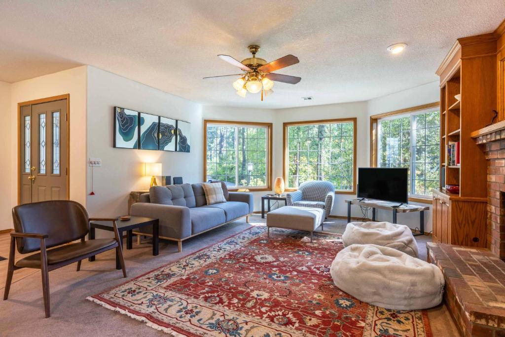 Green Mountain Escape 30 day minimum home