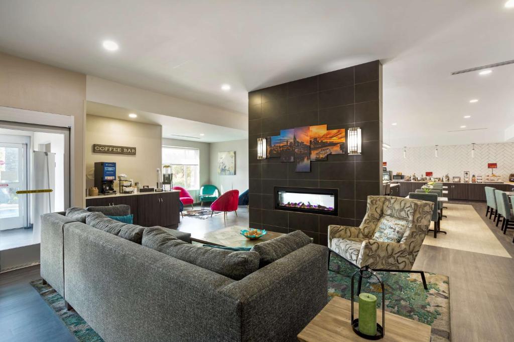 Best Western Plus Executive Residency Nashville Antioch フロント・ロビー