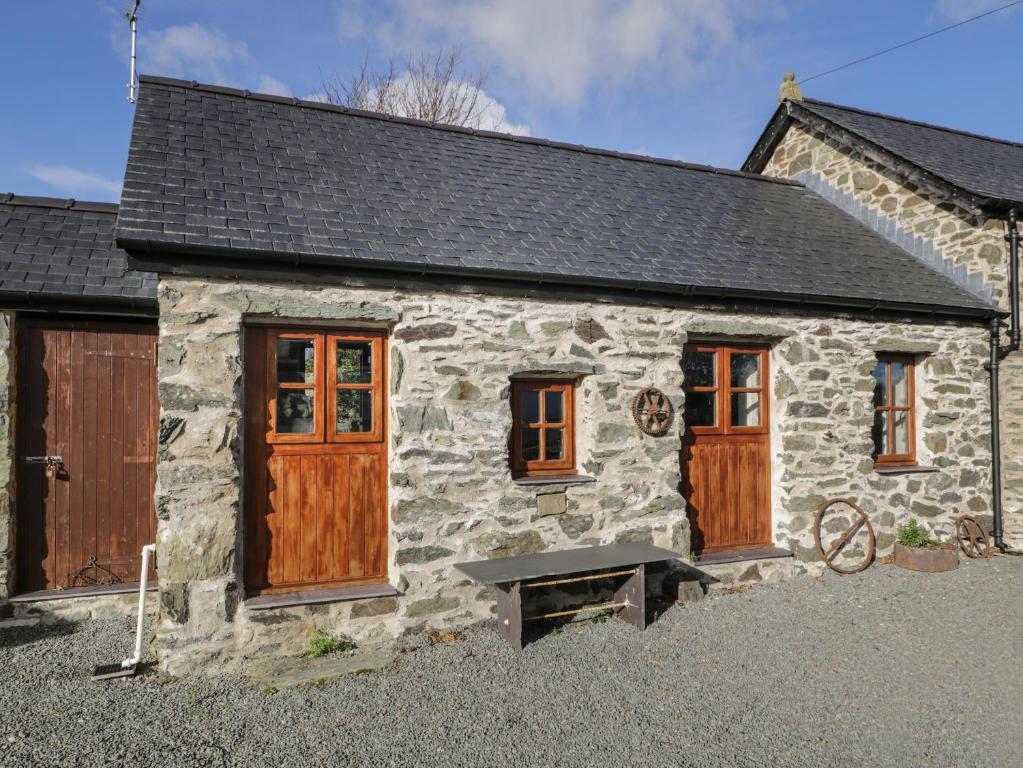 Nyth Y Wennol, Holyhead