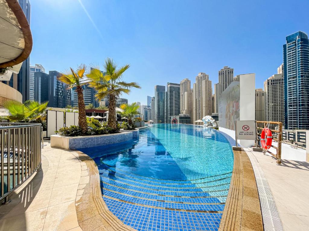 Studio with Waterfront View in The Address Dubai Marina photo