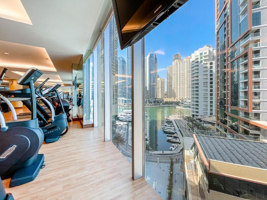 Studio with Waterfront View in The Address Dubai Marina photo