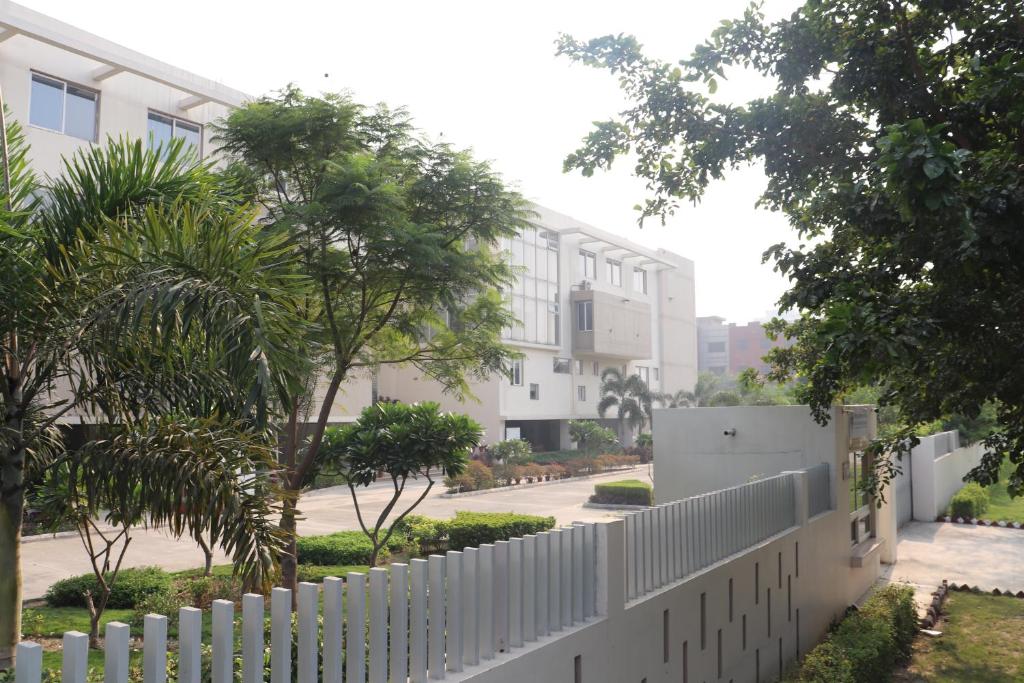 FACULTY House photo