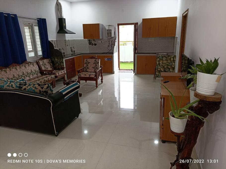 F1- 2 bedroom hill view unit with covered parking — Hotel in Hyderabad