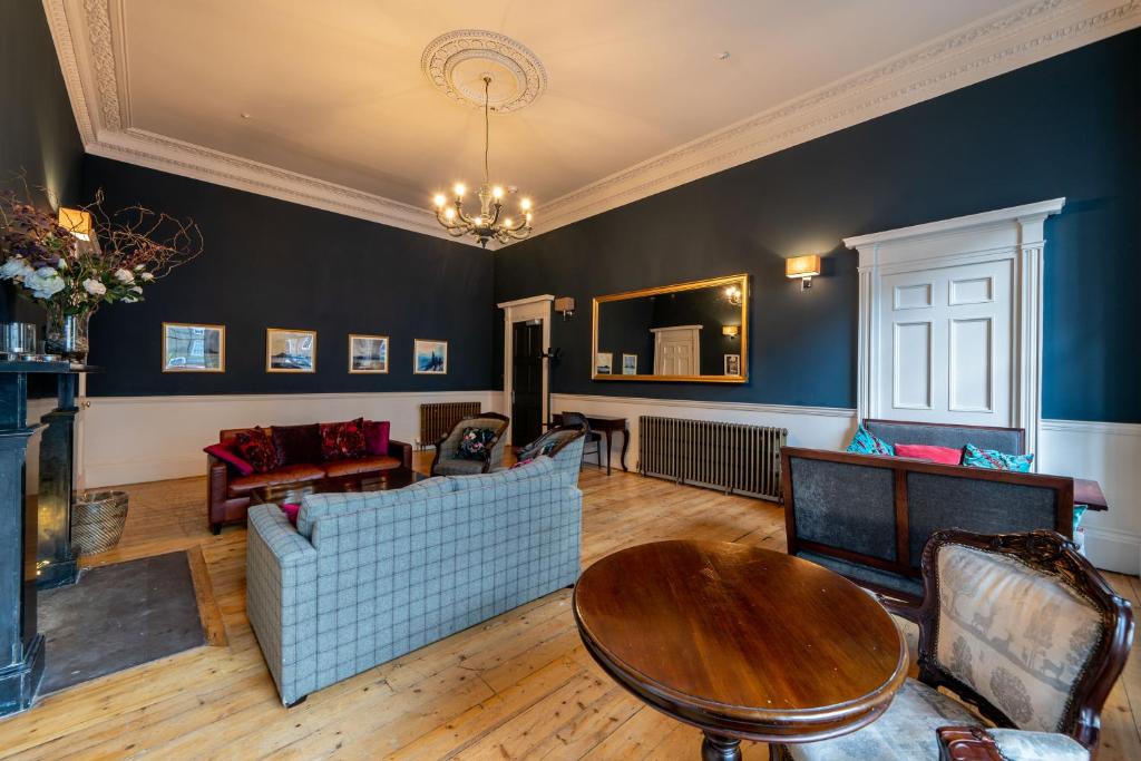 Bar/lounge, No. 11 Boutique Hotel in Edinburgh