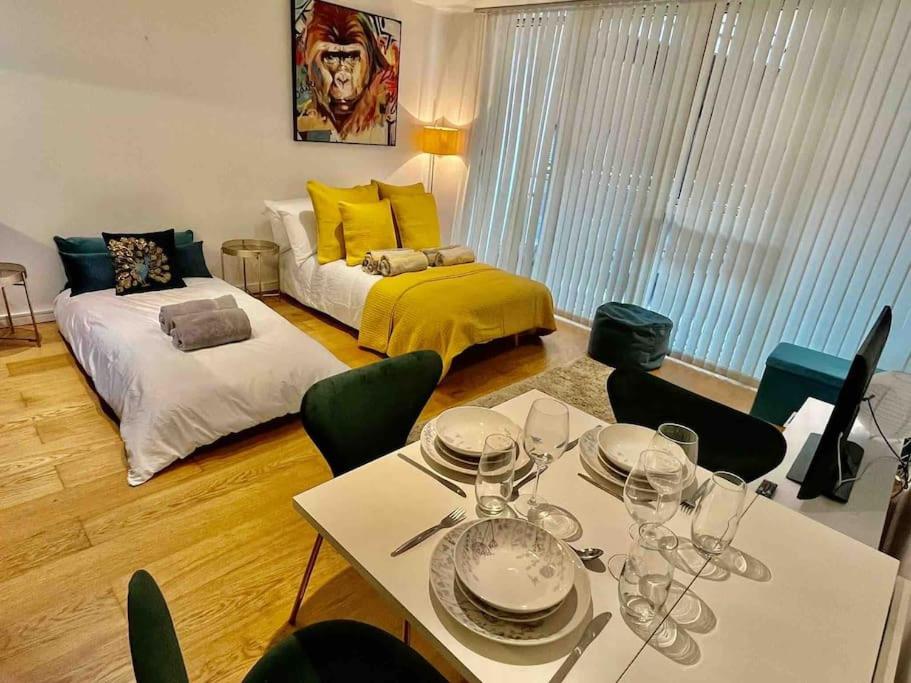 Free parking and breakfast at gorgeous spacious flat in popular area near  city centre with midday checkout, Bristol – Updated 2023 Prices