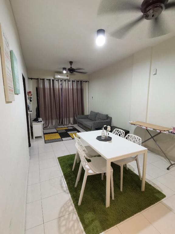 Ijanina Homestay photo