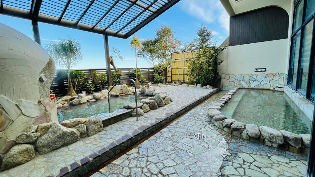 Open air bath