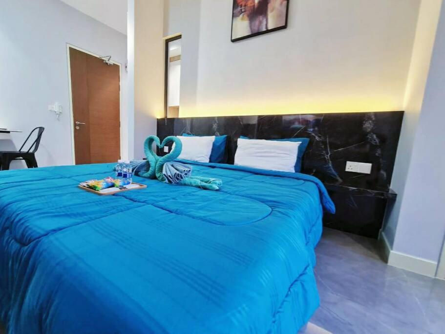 LovelySuite#RelaxChill#Netflix#PrivateBathtub#FreeParking#PoolView#ImperioResidence#LuxuryCondo photo