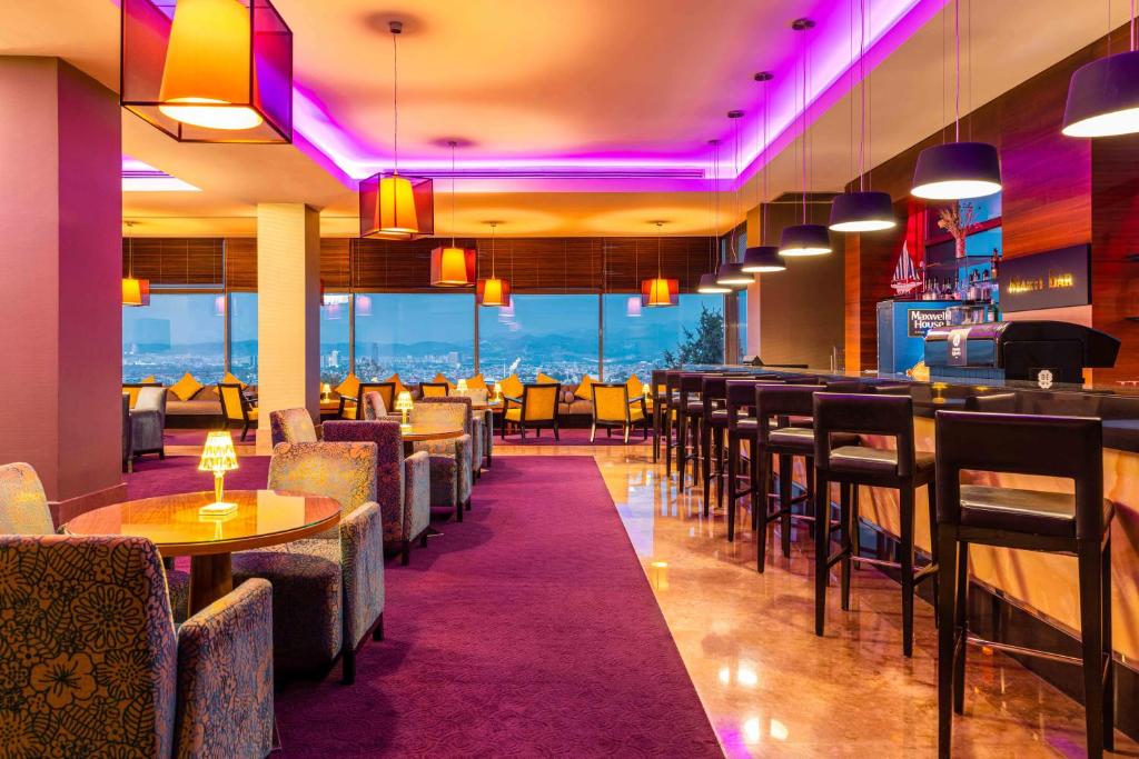 Pub/Lounge