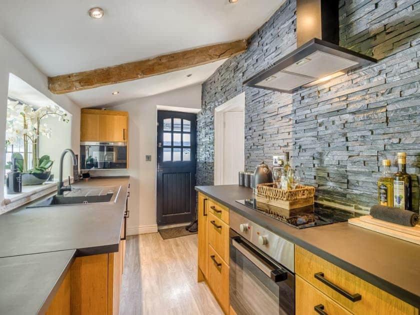 Cosy Cottage with Hot Tub, Hambrook photo 8